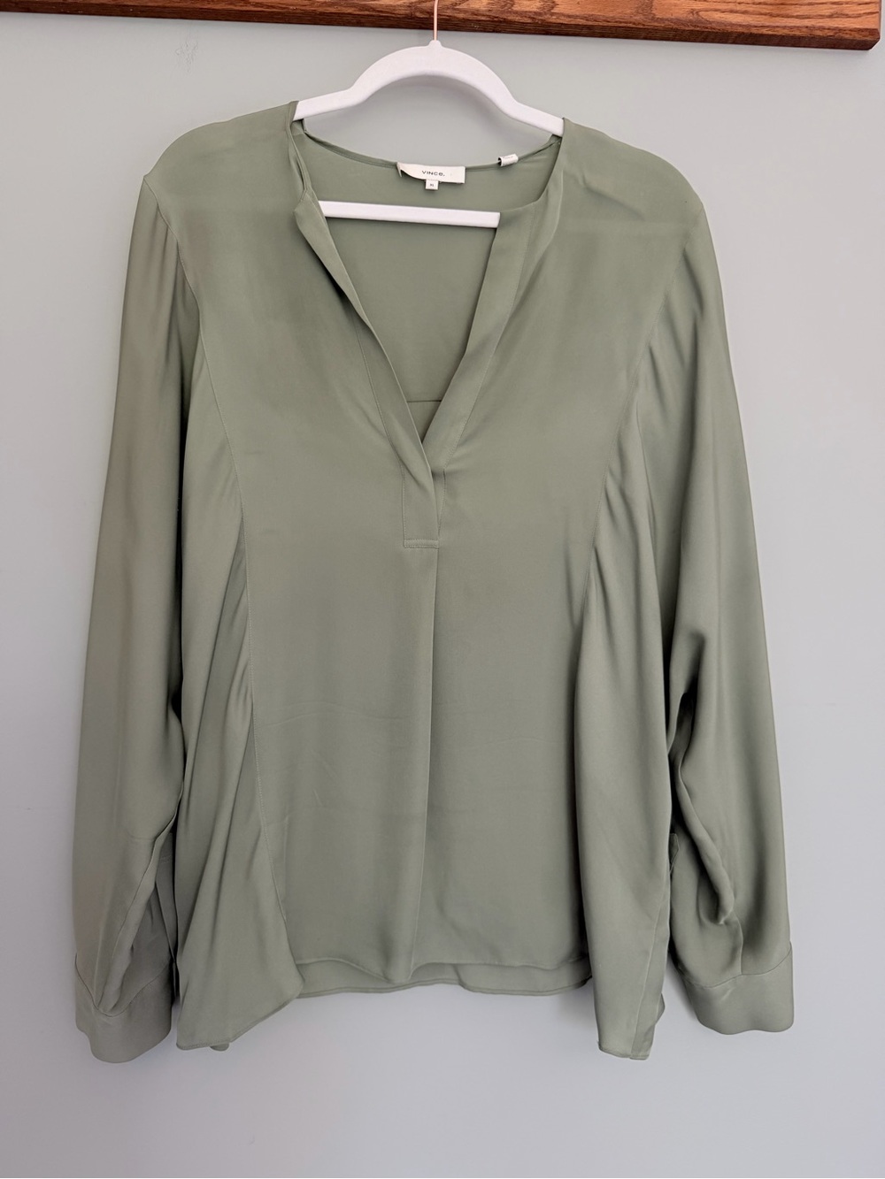 Vince 100% Silk Green V-Neck Long Sleeve Blouse *READ
